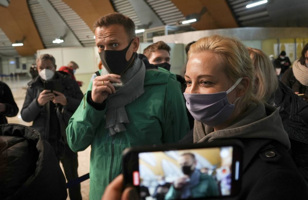 Condanna-lampo a 30 giorni per Navalny: "Nonno Putin ha paura, scendete in piazza"