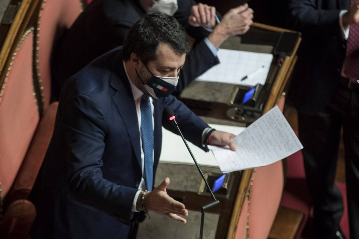 Salvini cita Grillo sui senatori a vita: scoppia la bagarre al Senato