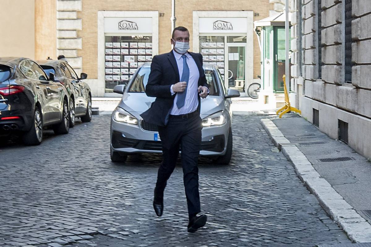 Forza Italia smaschera Casalino: "Non fidatevi di lui, dà nomi a casaccio"