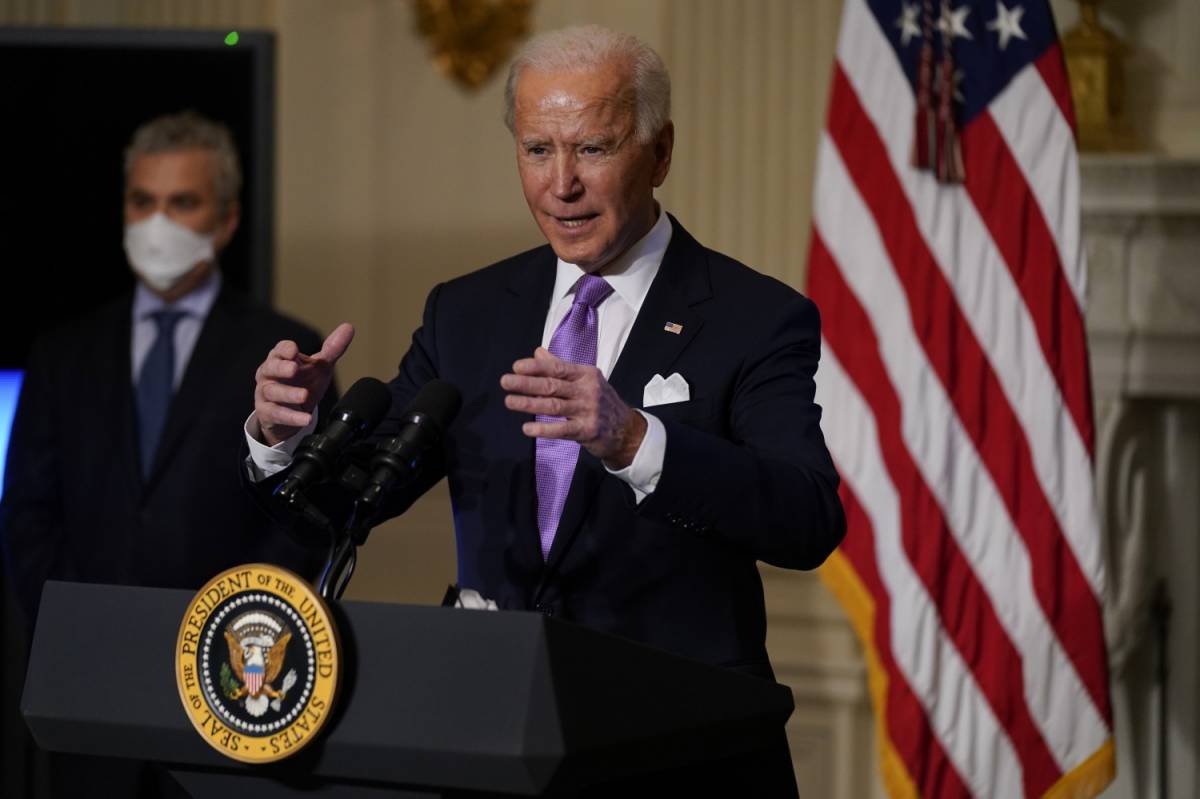 Biden rafforza l'Obamacare e difende l'aborto "Basta tentativi di togliere la sanità ai cittadini"