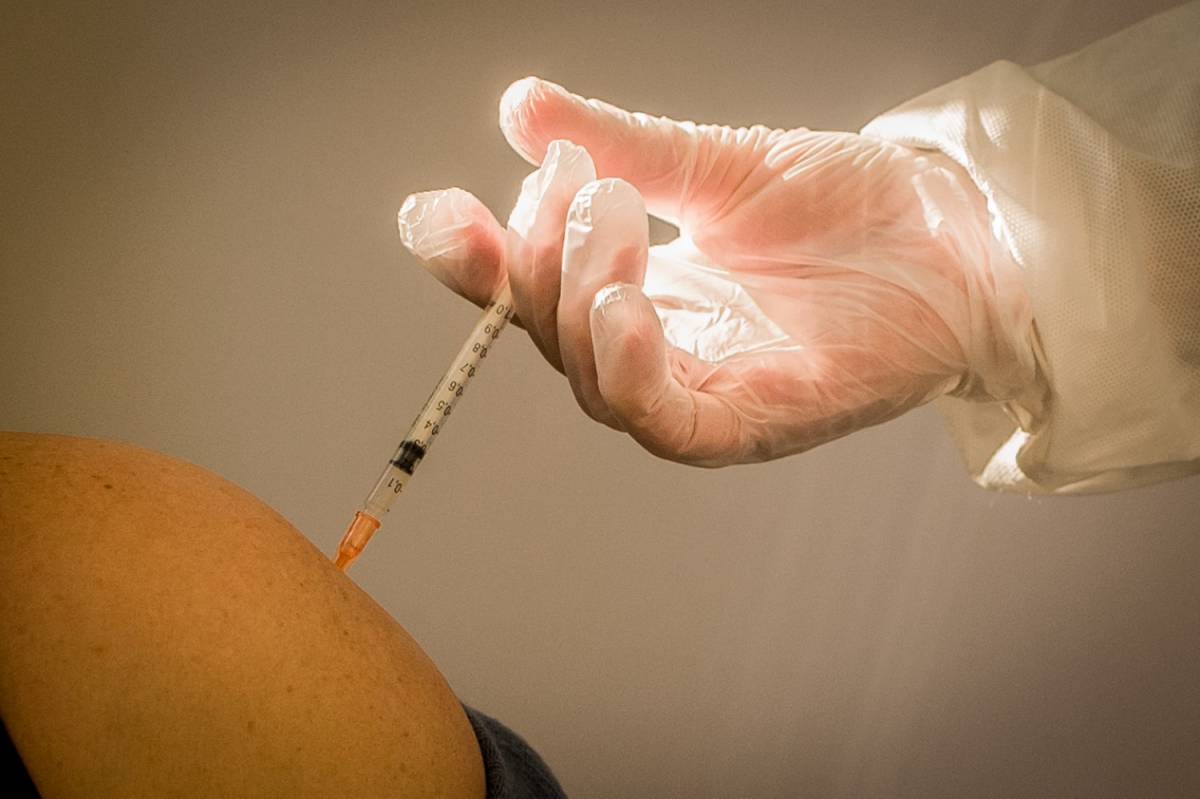 Vaccini, nuovo piano. "Quote alle Regioni in base agli over 80". Moratti: sì a Sputnik