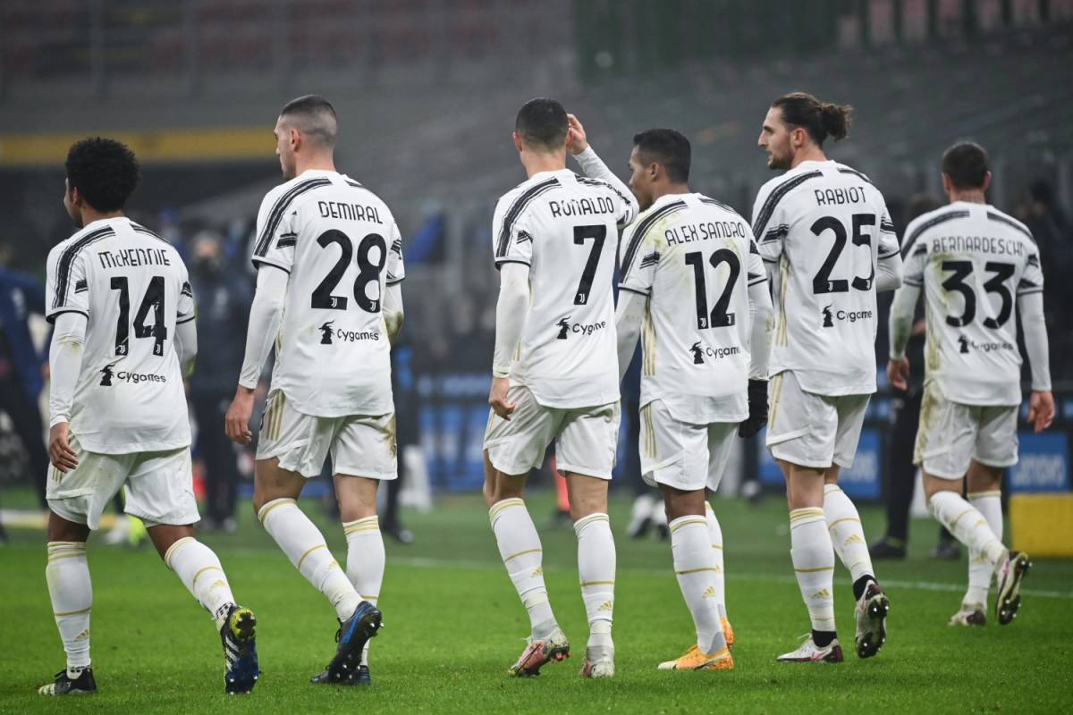 L'Inter regala la partita alla Juventus: i bianconeri vincono 2-1