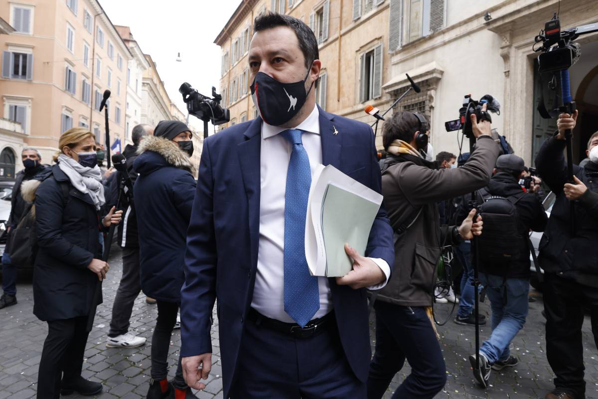 Matteo Salvini inchioda Arcuri: "Problemi ovunque abbia lavorato lui"