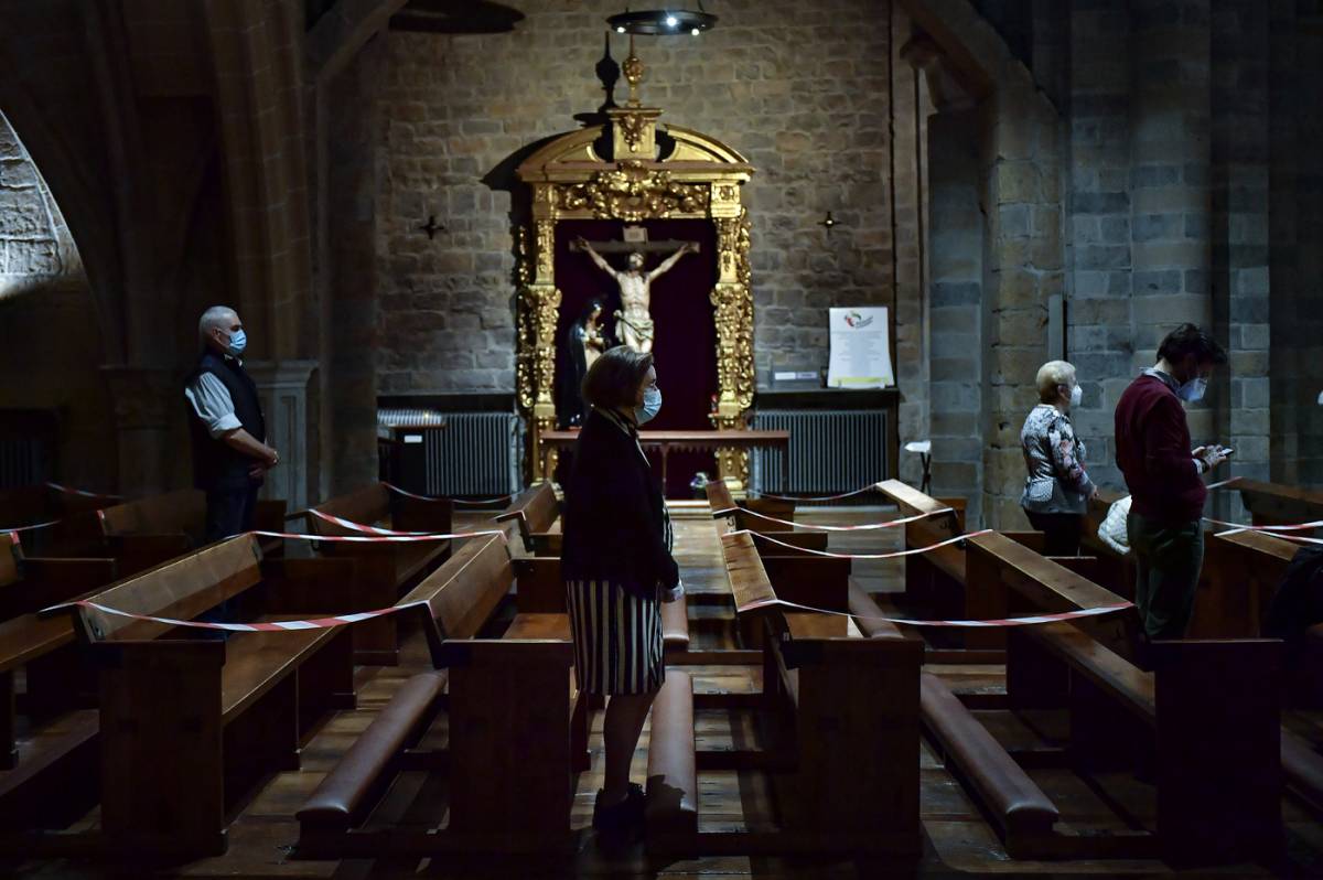 Vox vuole salvare le croci dalla cristianofobia che avanza in Spagna
