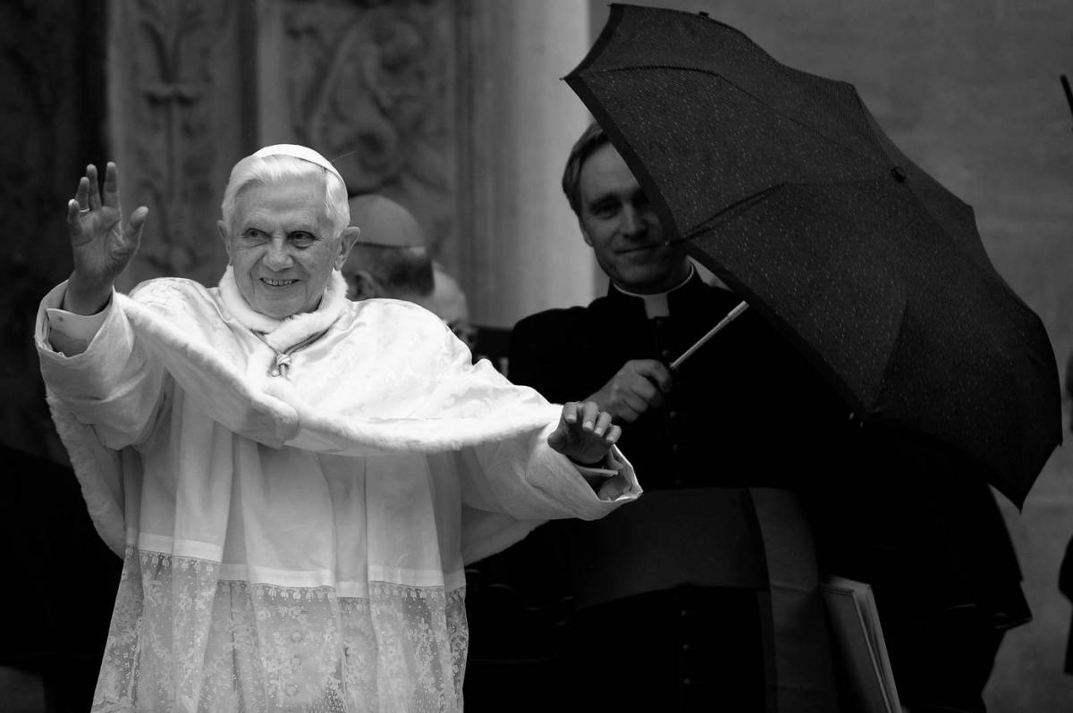 Benedetto VXI rompe il silenzio: "Così mi sono dimesso da Papa"