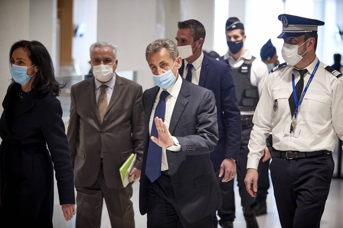 Sarkozy condannato a tre anni: "È colpevole di corruzione"