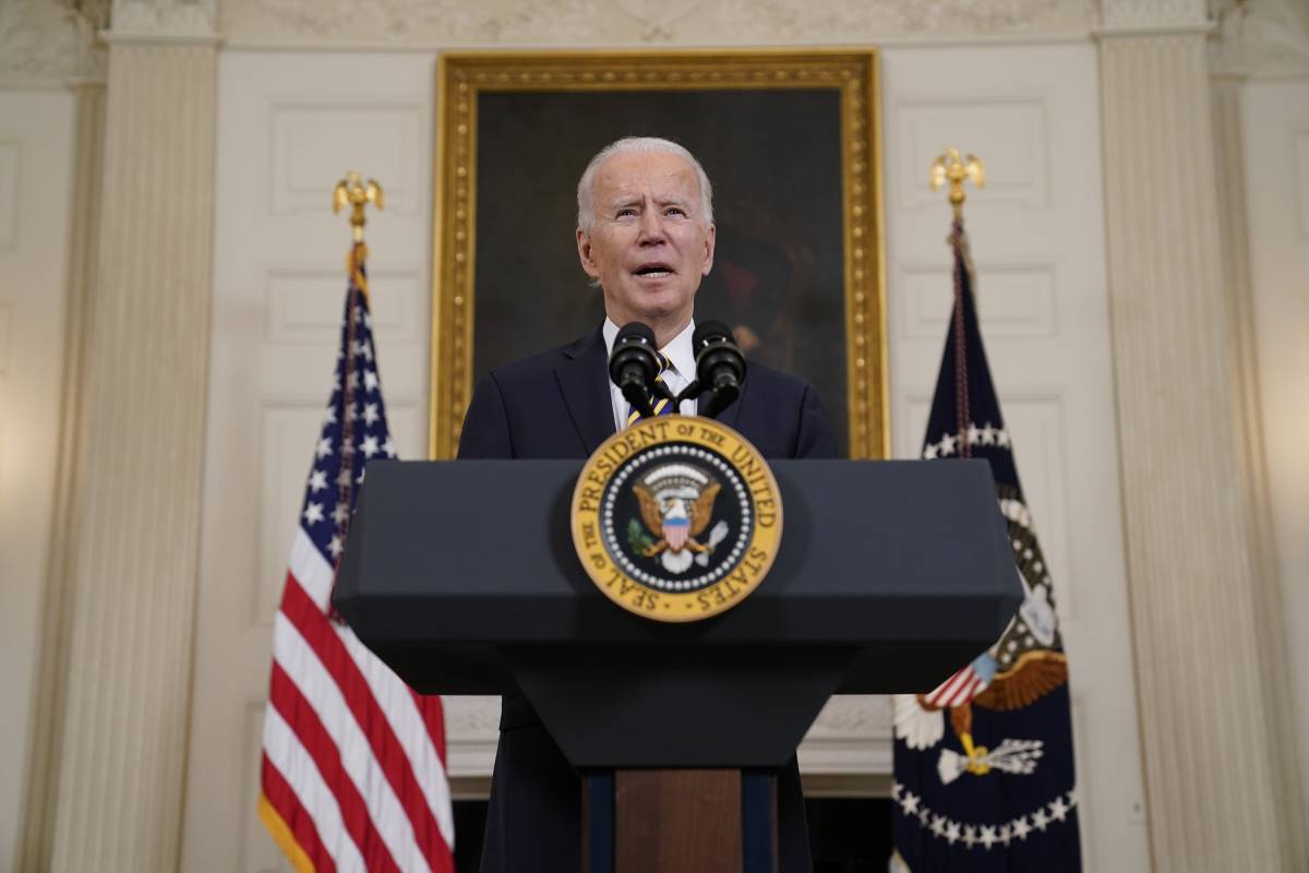 Biden cede al politically correct e "cancella" l'autore per bambini