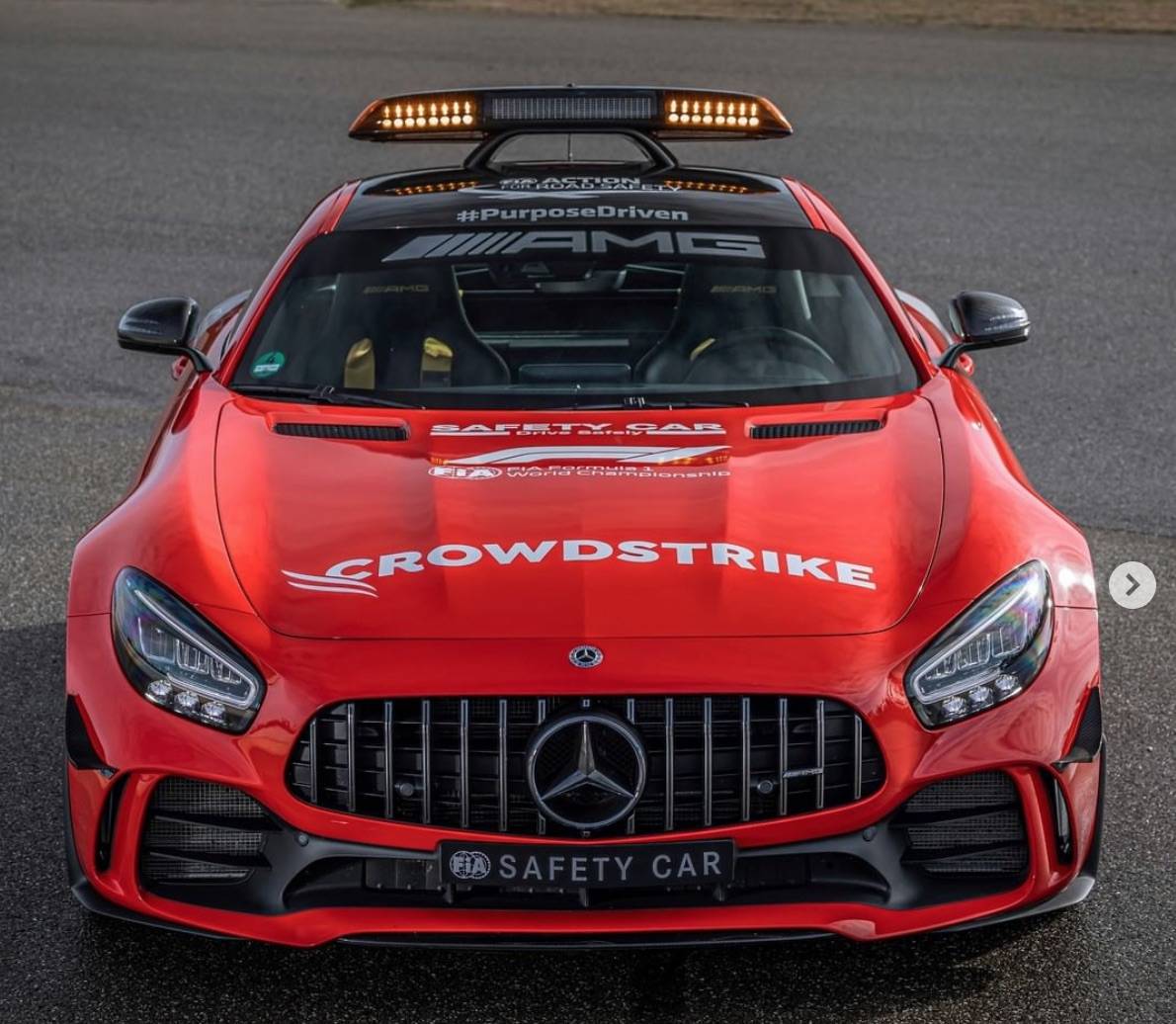 La Mercedes provoca: safety car rossa...