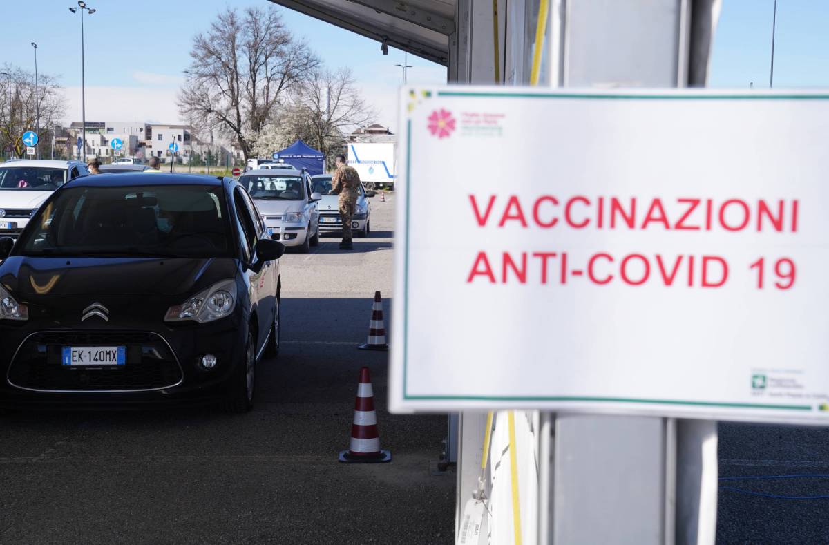 Vaccini senza sprechi: le Regioni preparano la lista delle "riserve"