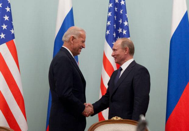 Biden sgancia la bomba su Putin: "È un assassino". La furia di Mosca