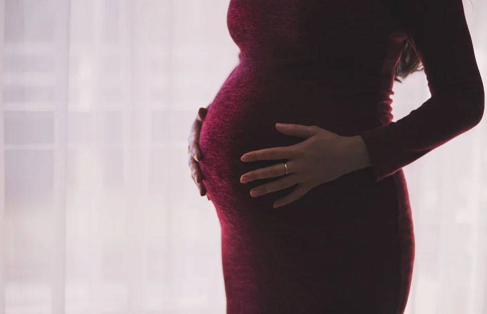 Brasile, 21enne incinta trovata morta in casa. Le hanno "strappato il feto dalla pancia"