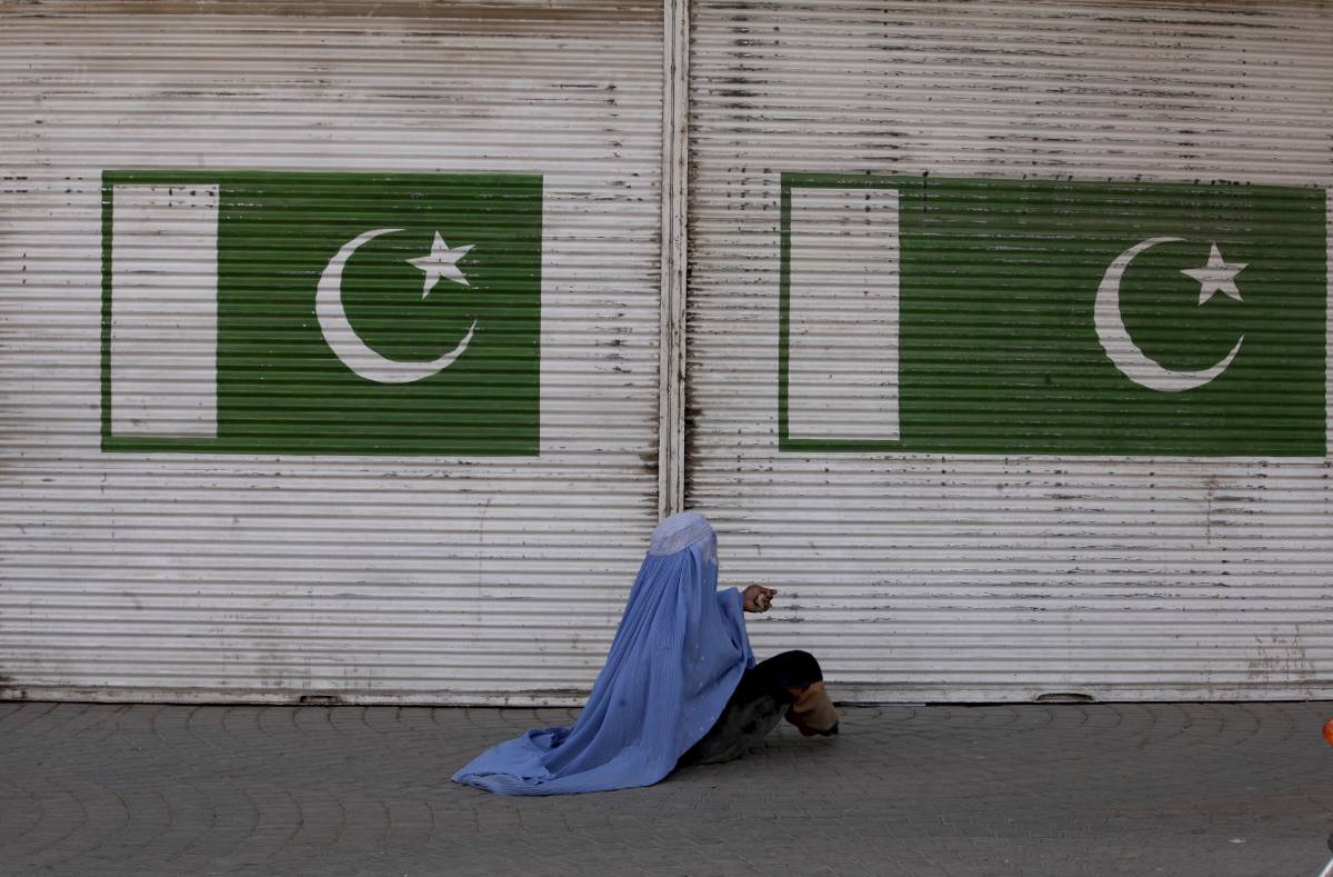 Pakistan, bimba di 4 anni violentata, ammazzata e gettata nella fognatura