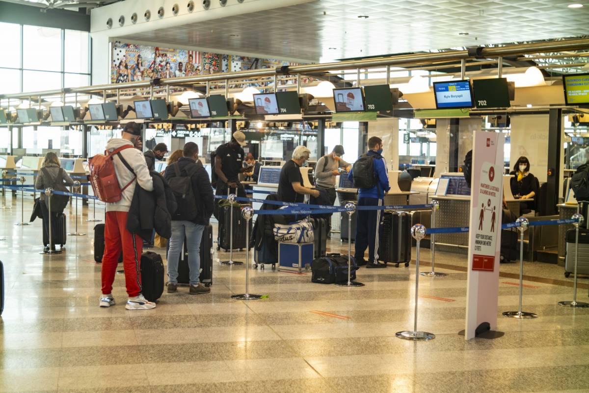 Sala boccia voli all'estero e slittamento del voto. Frenata sul patto col M5s