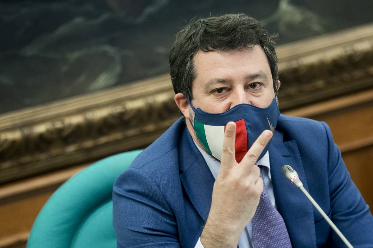 Salvini appoggia Draghi: "Se i dati dicono rosso...". Nuovo scontro con i dem