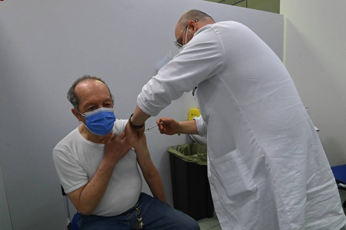 I medici pensionati che vaccinano rischiano di rimetterci