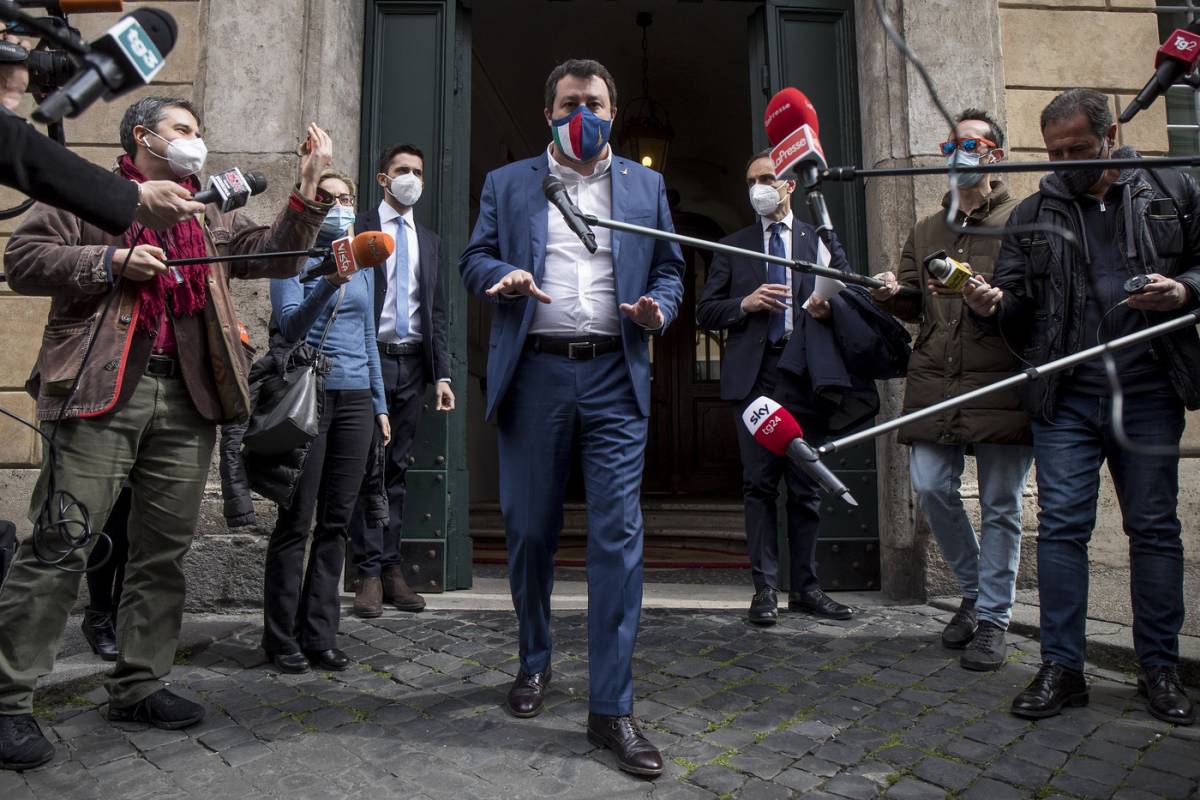Faccia a faccia Draghi-Salvini: "In sei regioni si può riaprire"