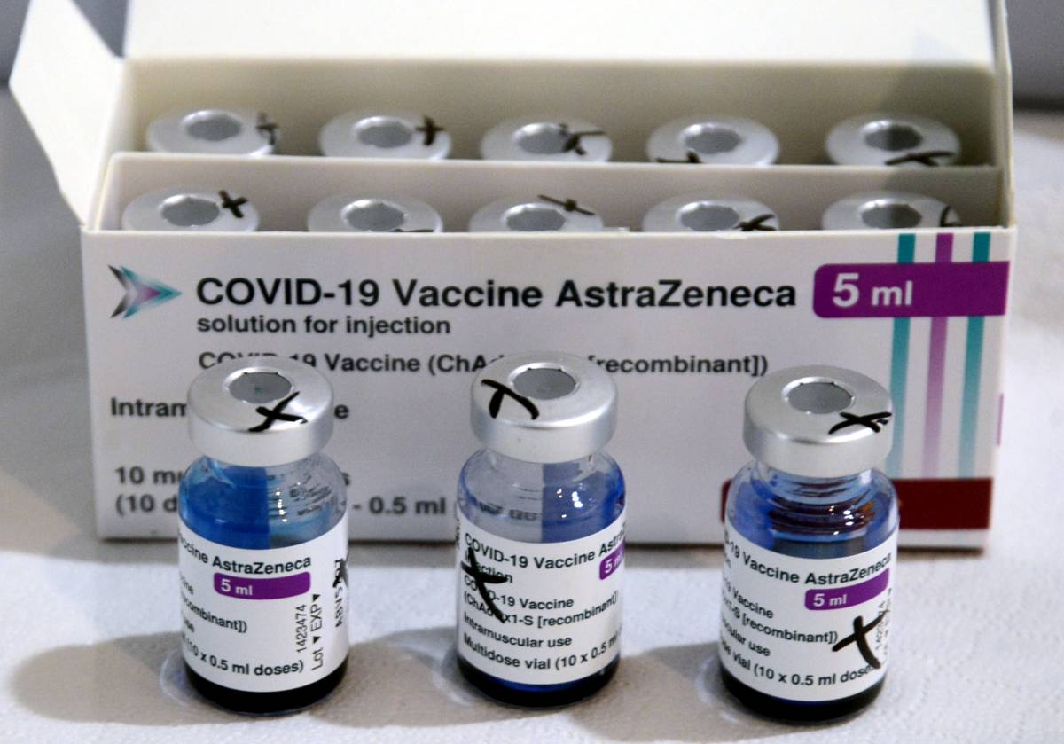 L'Ue dice addio ad AstraZeneca? Si punterà su 1,8 miliardi di vaccini mRna
