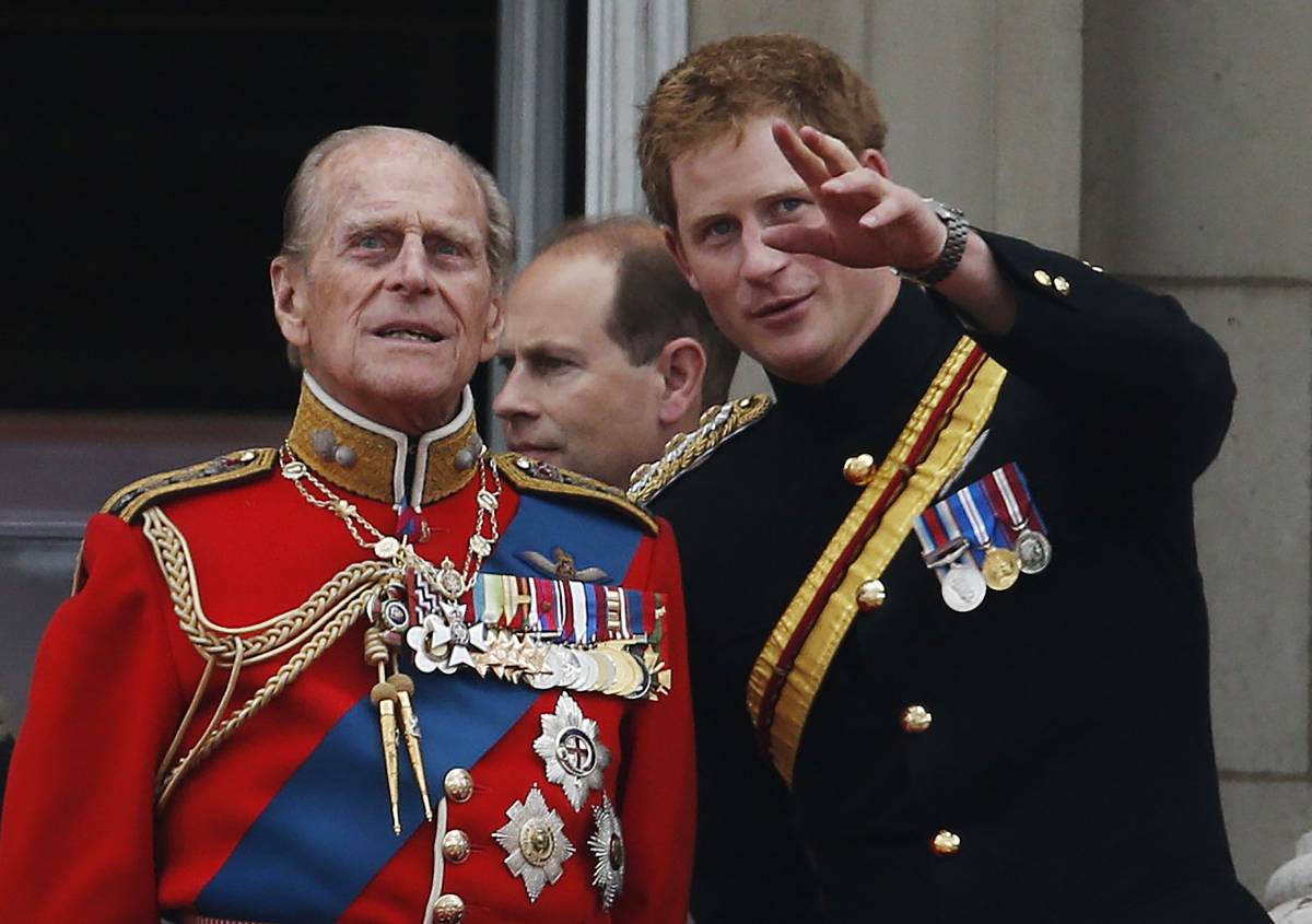 Il principe Harry è arrivato a Londra. Come lo accoglierà la Regina?