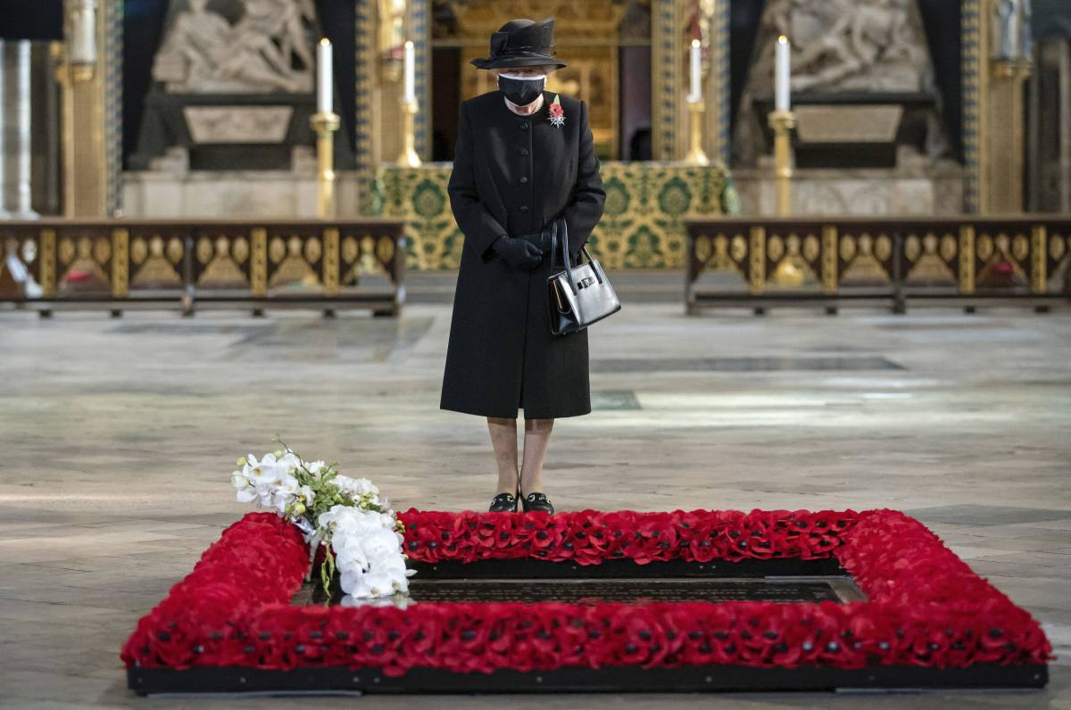 Il lutto di una regina: 2 anni per Vittoria, 15 giorni per Elisabetta