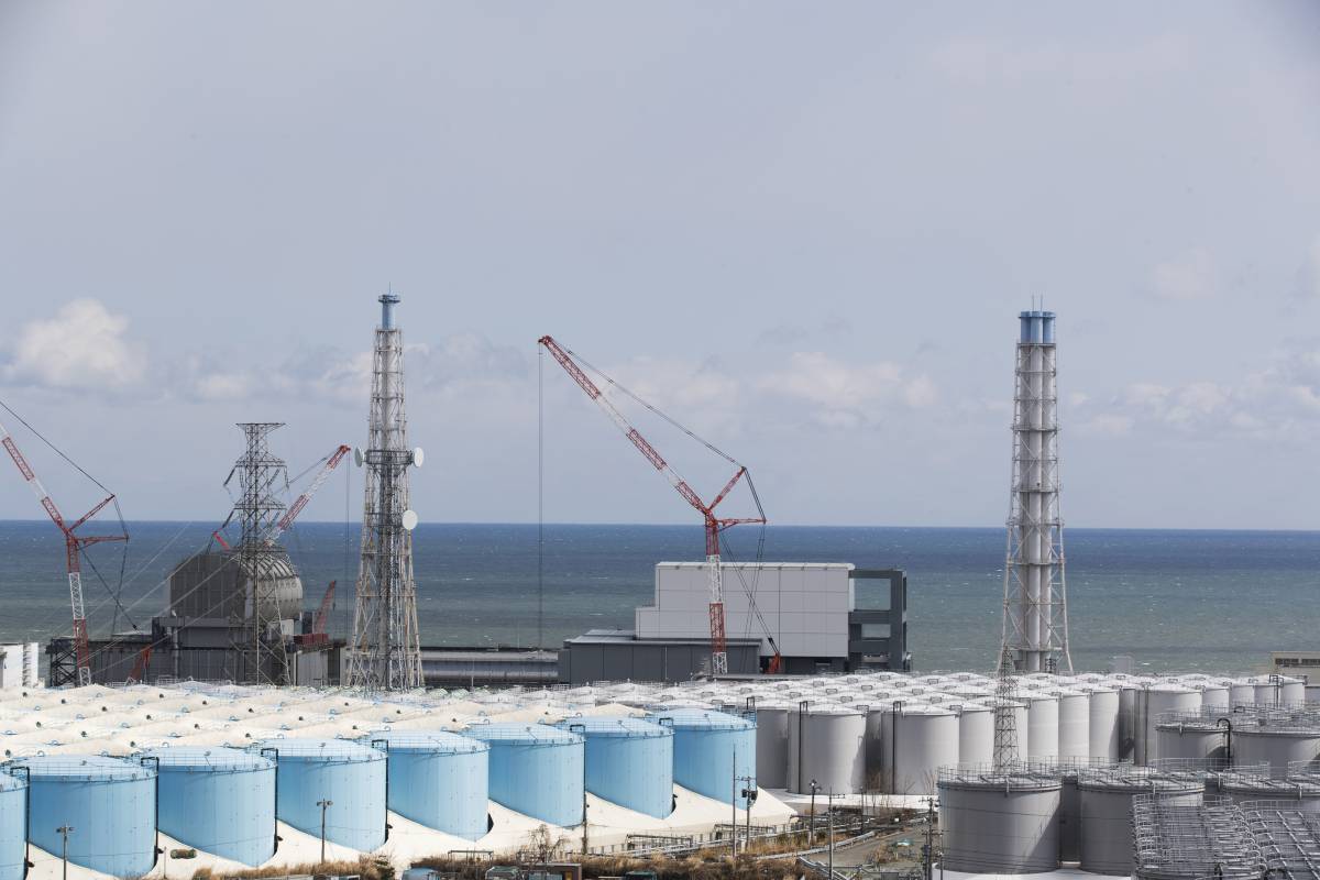 In mare le acque di Fukushima. Tokyo riattiva le centrali nucleari
