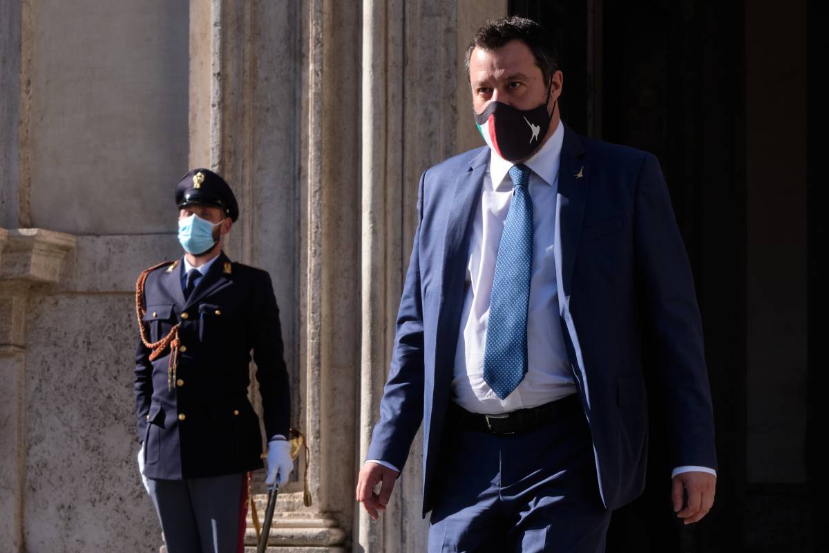 Scontro Draghi-Salvini: "Basta dispetti". Lega: "Non è una delega in bianco"