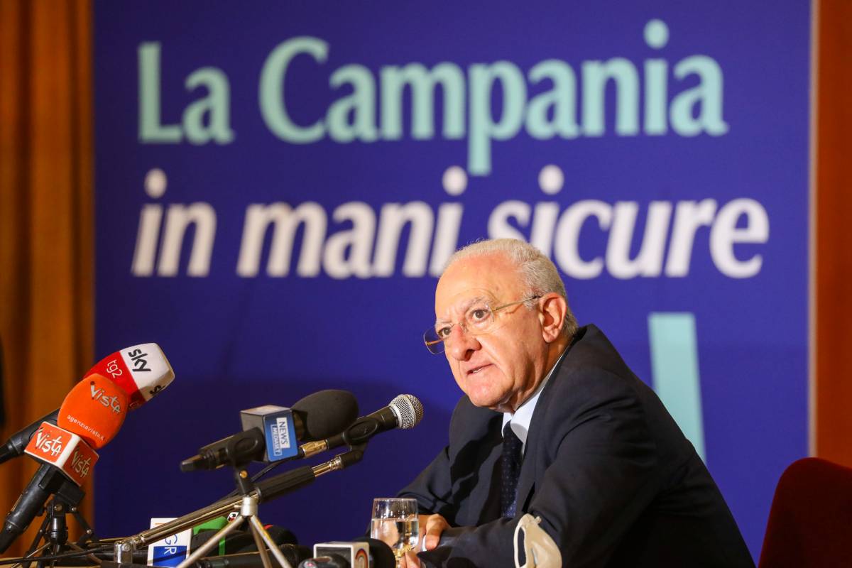 Il niet di De Luca: "La Campania non ci sta". In Lombardia e Toscana ritardi e dosi rinviate