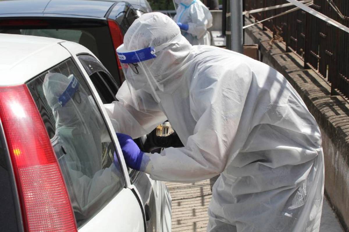 quei viaggi in tre regioni caccia a omicron in italia ilgiornale it