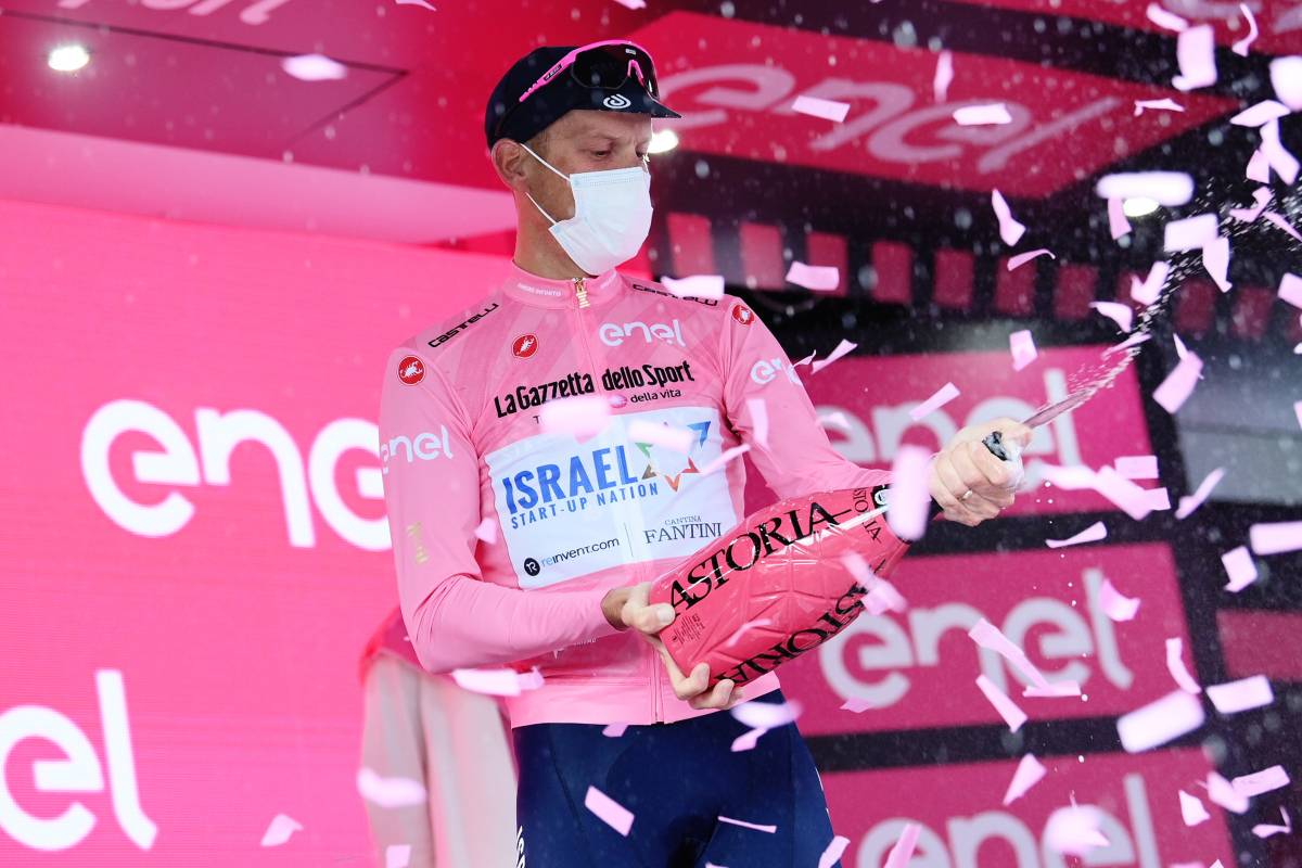 In un Giro "straniero" De Marchi colora la maglia rosa di giallo