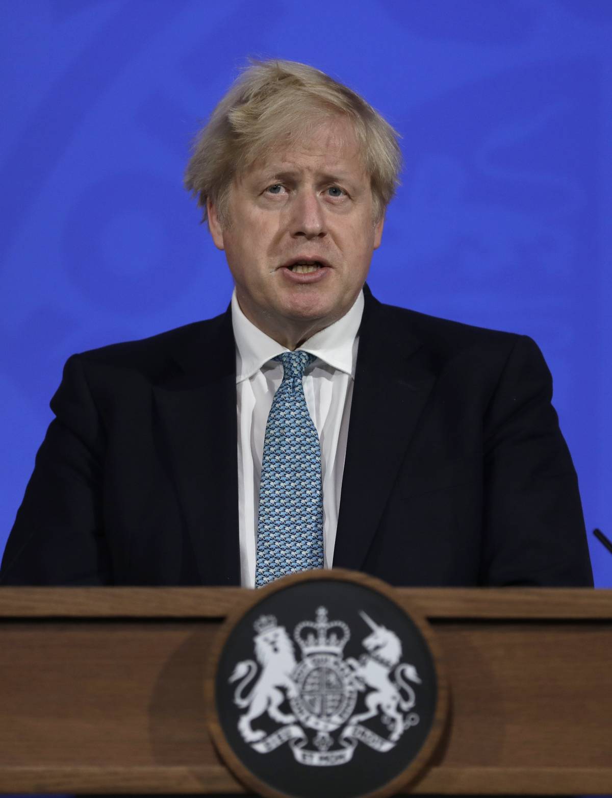 Le critiche e la marcia indietro: Boris Johnson in isolamento