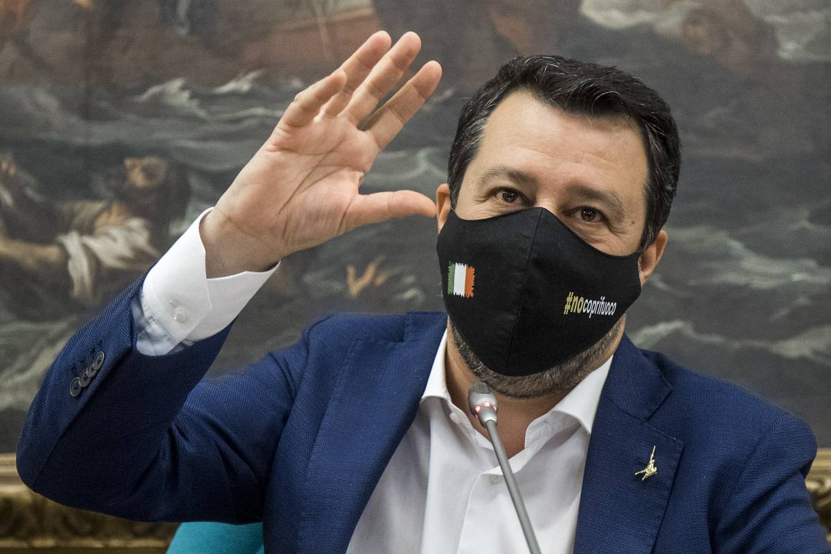 "Basta", "Riaperture ponderate": lite Salvini-Speranza