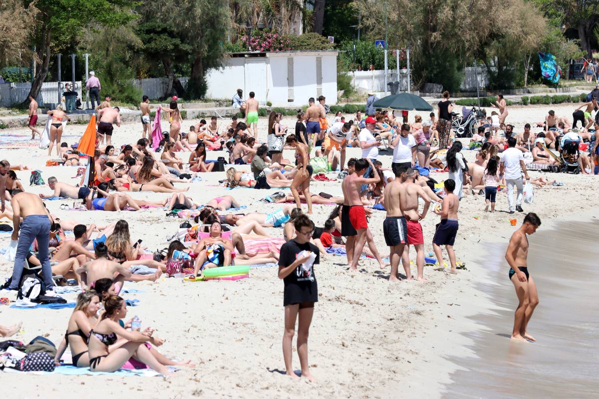 Via alla riforma dei balneari: gare per le spiagge nel 2024. Il Pd si scaglia contro la Lega
