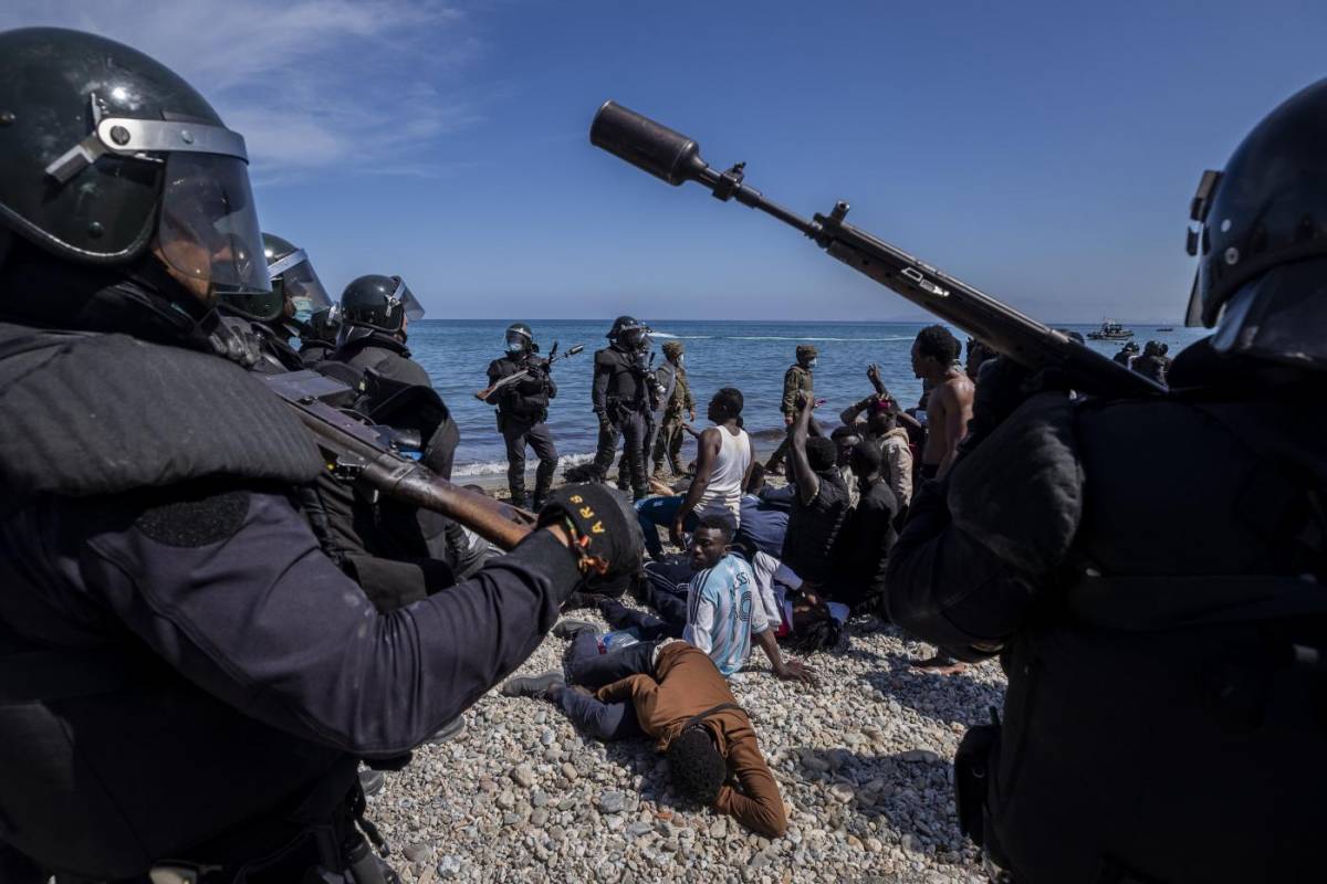 Migranti? Ecco cosa c'è davvero dietro alla guerra di Ceuta fra Spagna e Marocco