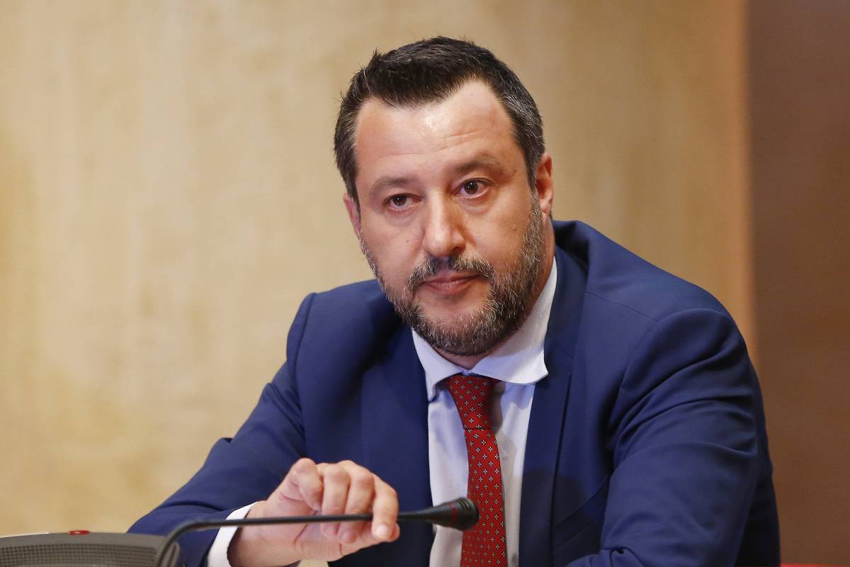 Salvini: "FdI supera la Lega? Un problema quando sbarcheranno gli alieni"