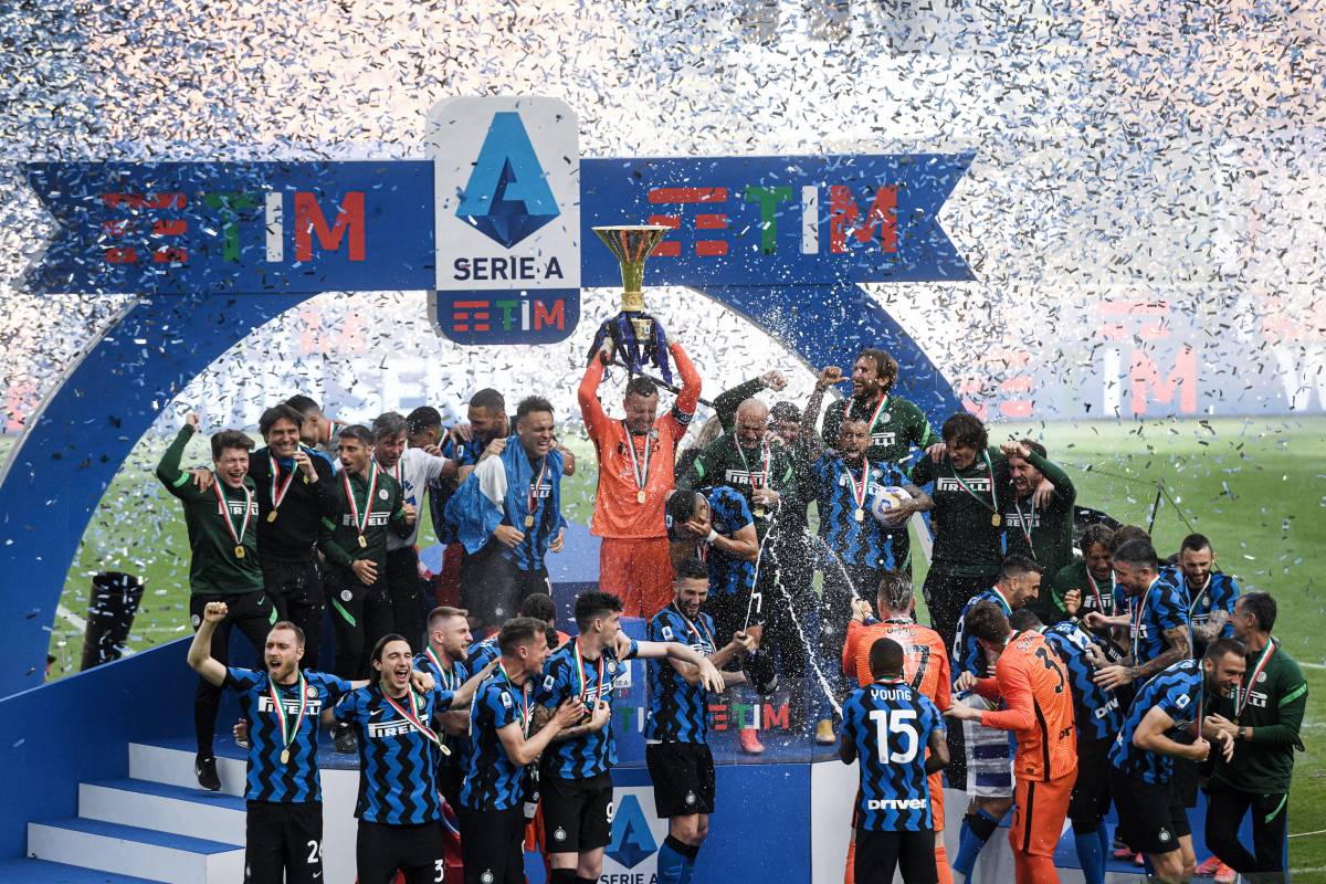 L'Inter celebra lo scudetto numero 19 davanti ai suoi tifosi