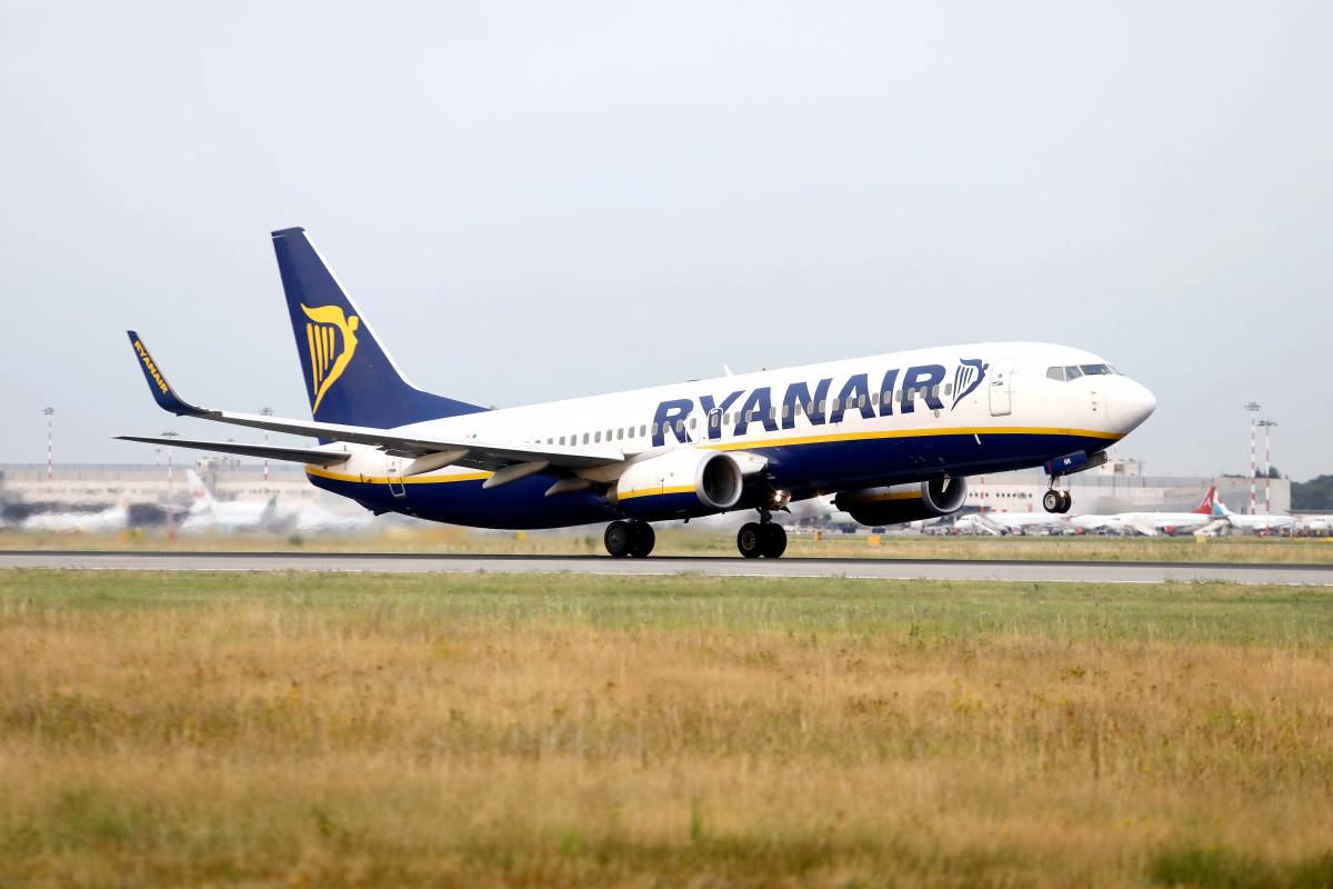 Volo Ryanair dirottato per arrestare un dissidente: bufera sulla Bielorussia