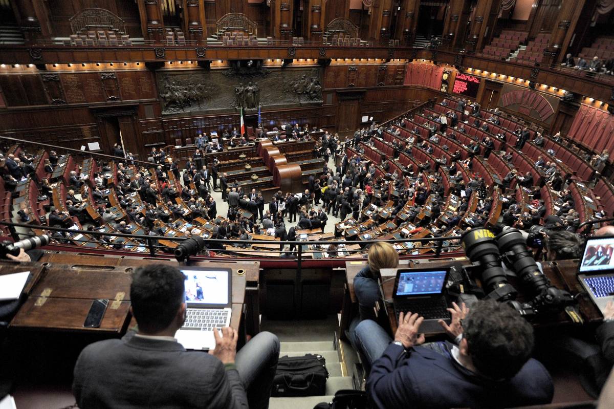 "Centri per la vita nei consultori". Ira di Pd e grillini