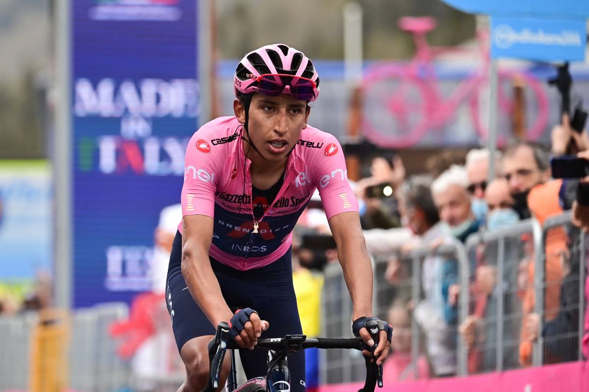 Il Giro d'Italia ancora al "buio" è uno show a caccia di stelle