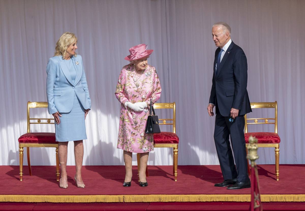 La gaffe di Biden: "La regina Elisabetta mi ricorda mia madre"