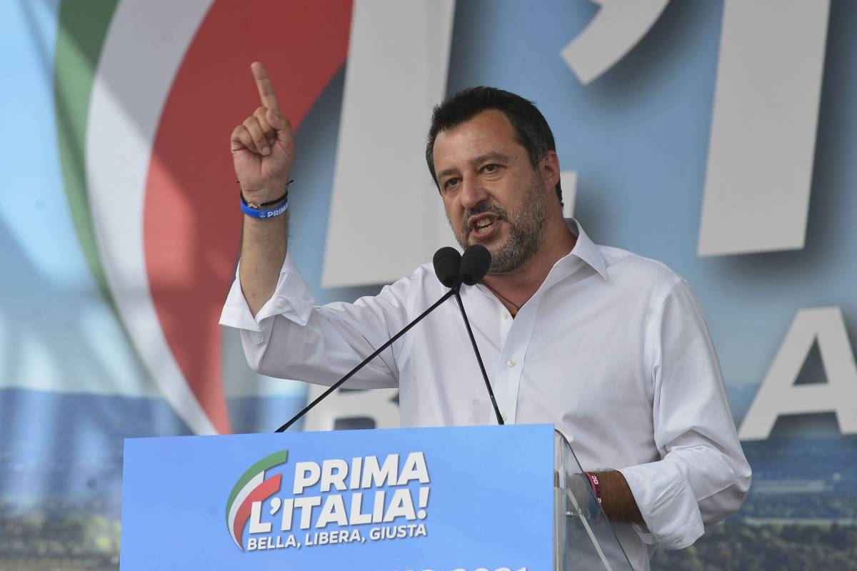 Salvini torna in piazza: "Centrodestra unito per la libertà degli italiani"