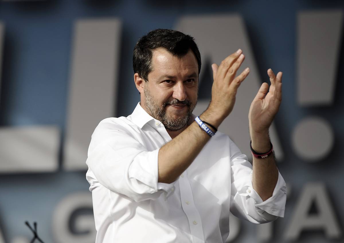 Salvini: "Io a Milano? Non corro, ho un'idea...". E Fdi aggancia la Lega