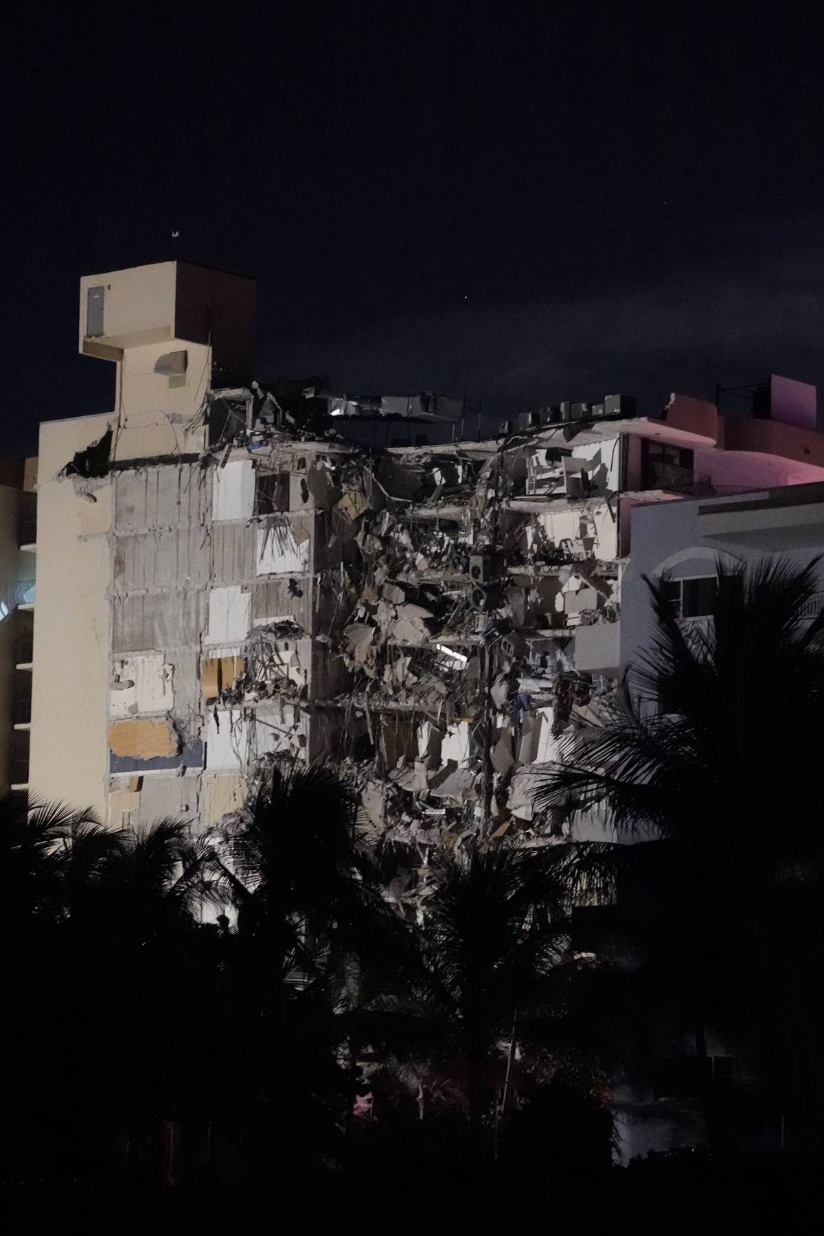 Paura a Miami: crolla un palazzo di 12 piani