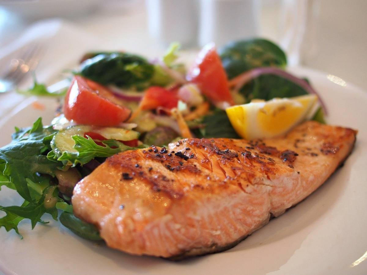 Emicrania, una dieta con più grassi di pesce può ridurla