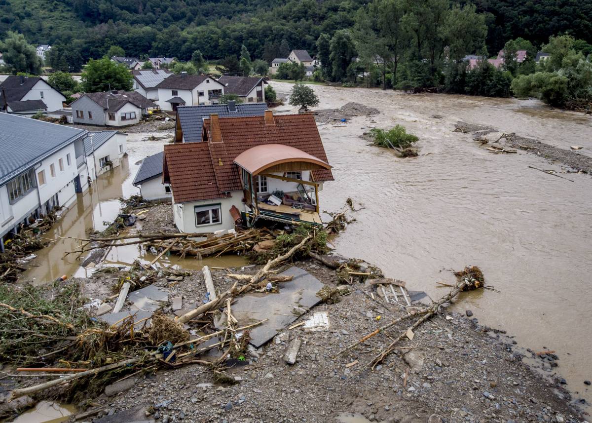 Alluvione in Germania, morti e dispersi. Merkel: "Sconvolta"