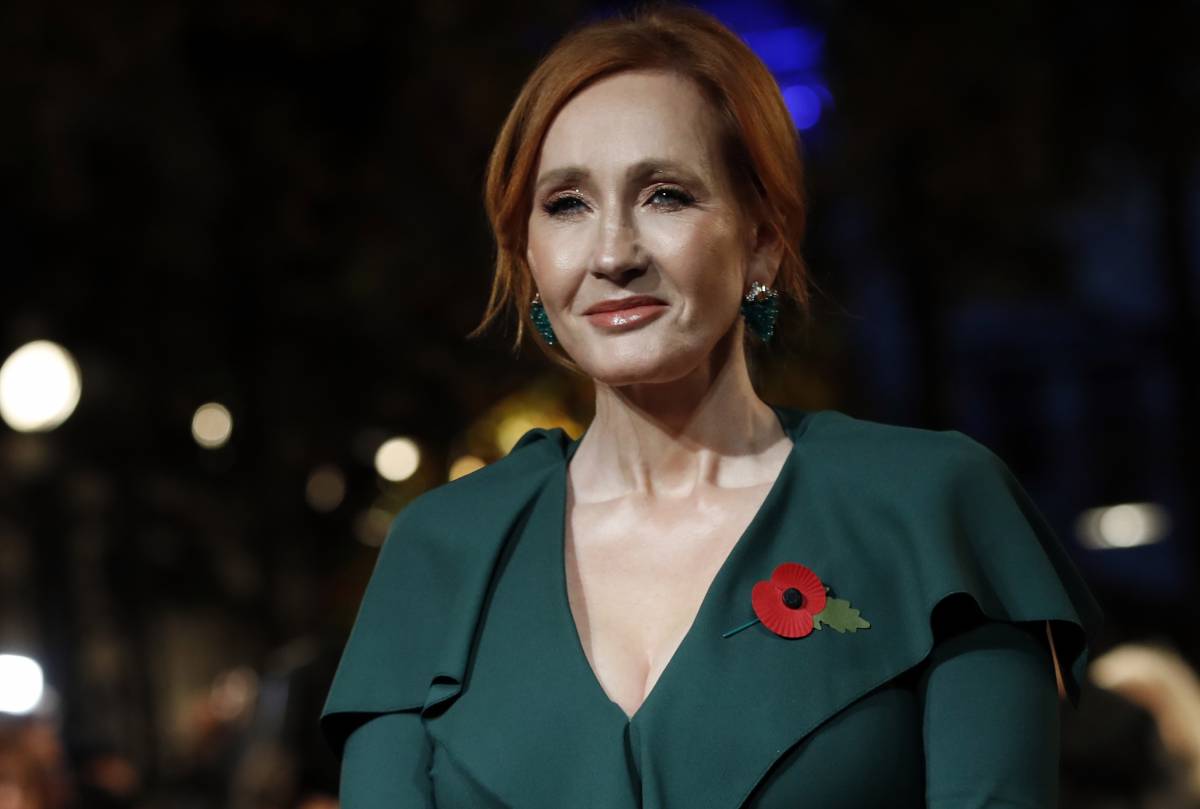 J.K. Rowling: "Attivisti trans minacciano di stuprarmi e uccidermi"