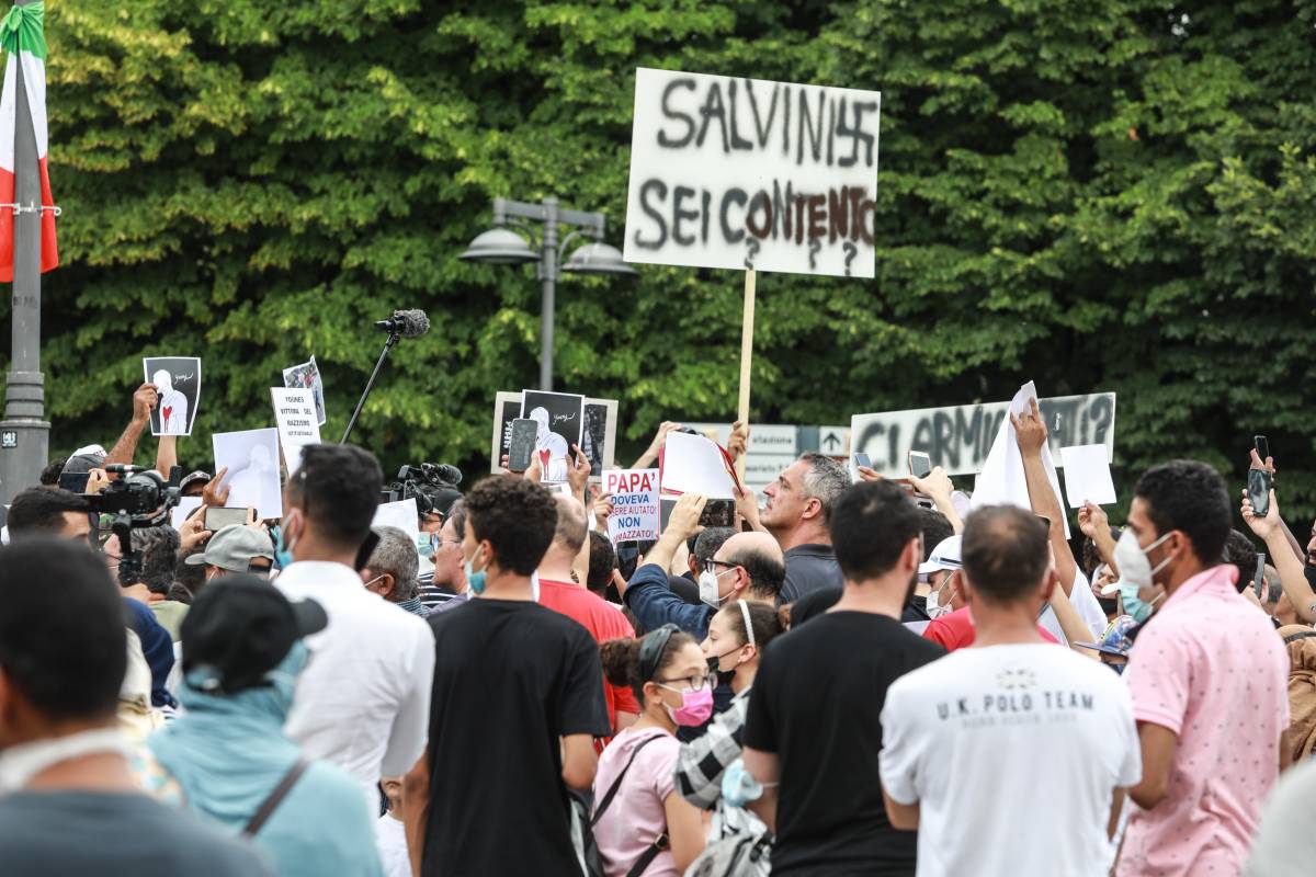 "Salvini con gli assassini", tensioni al corteo contro l'assessore di Voghera