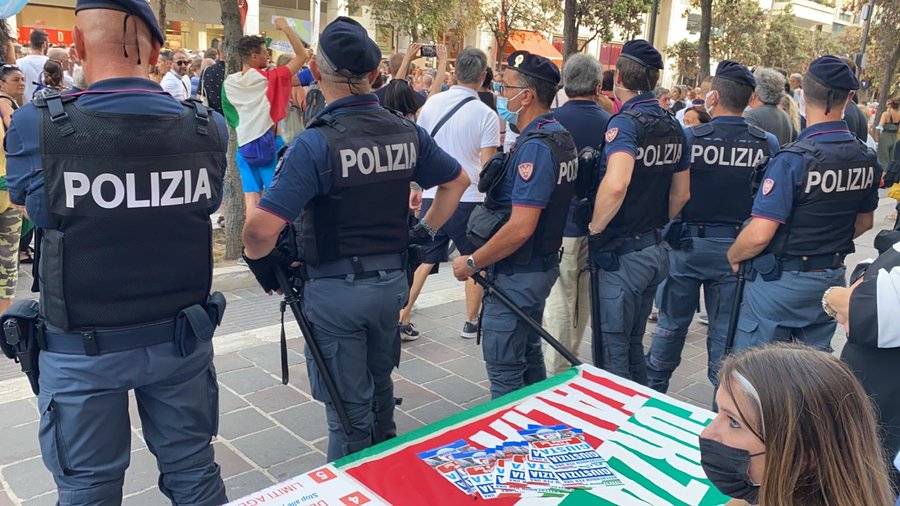La violenza anti green pass: aggrediti militanti di Forza Italia