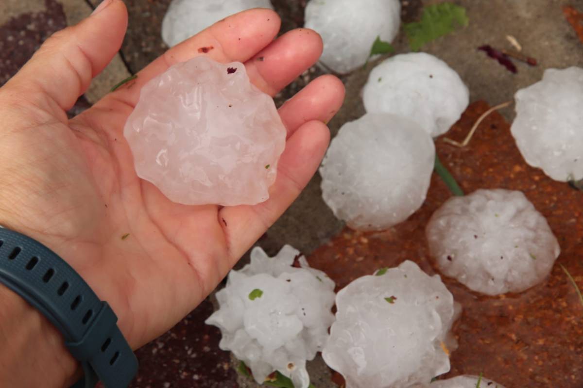 Chicchi di grandine grossi come palline da tennis: ecco perché - il Giornale