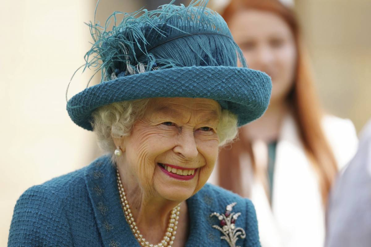 Il giallo di Elisabetta II: "Altri 15 giorni di riposo". Il Regno Unito ha paura