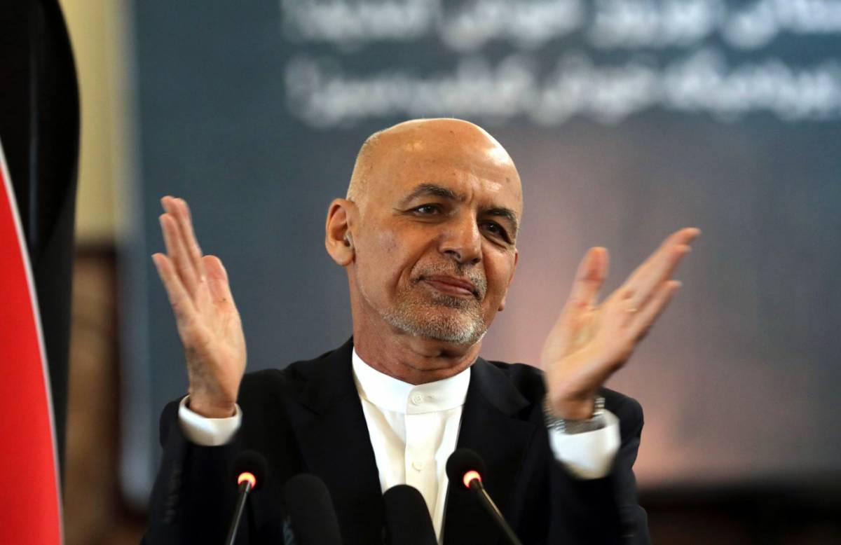 Afghanistan, riappare l'ex presidente Ghani: "Pronto a tornare"