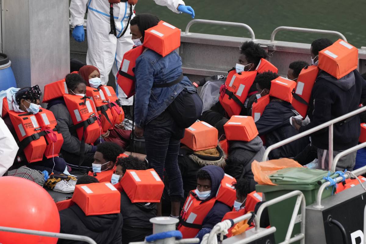 Oltre 500 migranti a Lampedusa. Salvini: "Pagano Letta e Lamorgese?"